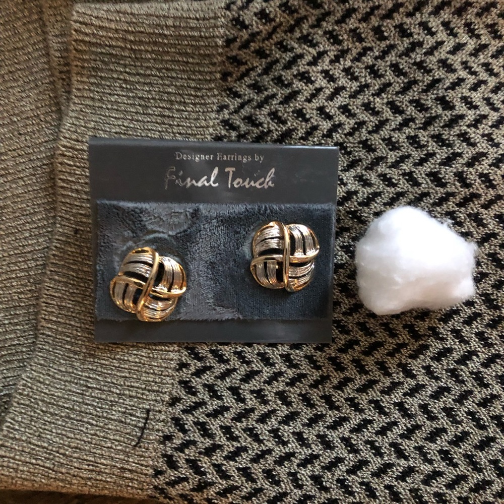 Gorgeous Clip-On Earrings!!